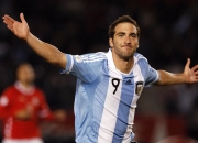 九游APP-赛道与球场，当F1年度争冠之夜遇见浓眉的统治级表演