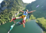 九游娱乐官方-末节之王！伦纳德独揽19分接管比赛，森林狼高效攻防速胜独行侠