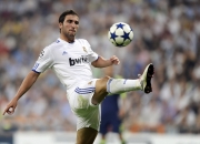 九游中国-76人正面击溃上海队，字母哥连续得分拉开差距，一场跨越时空的篮球对话