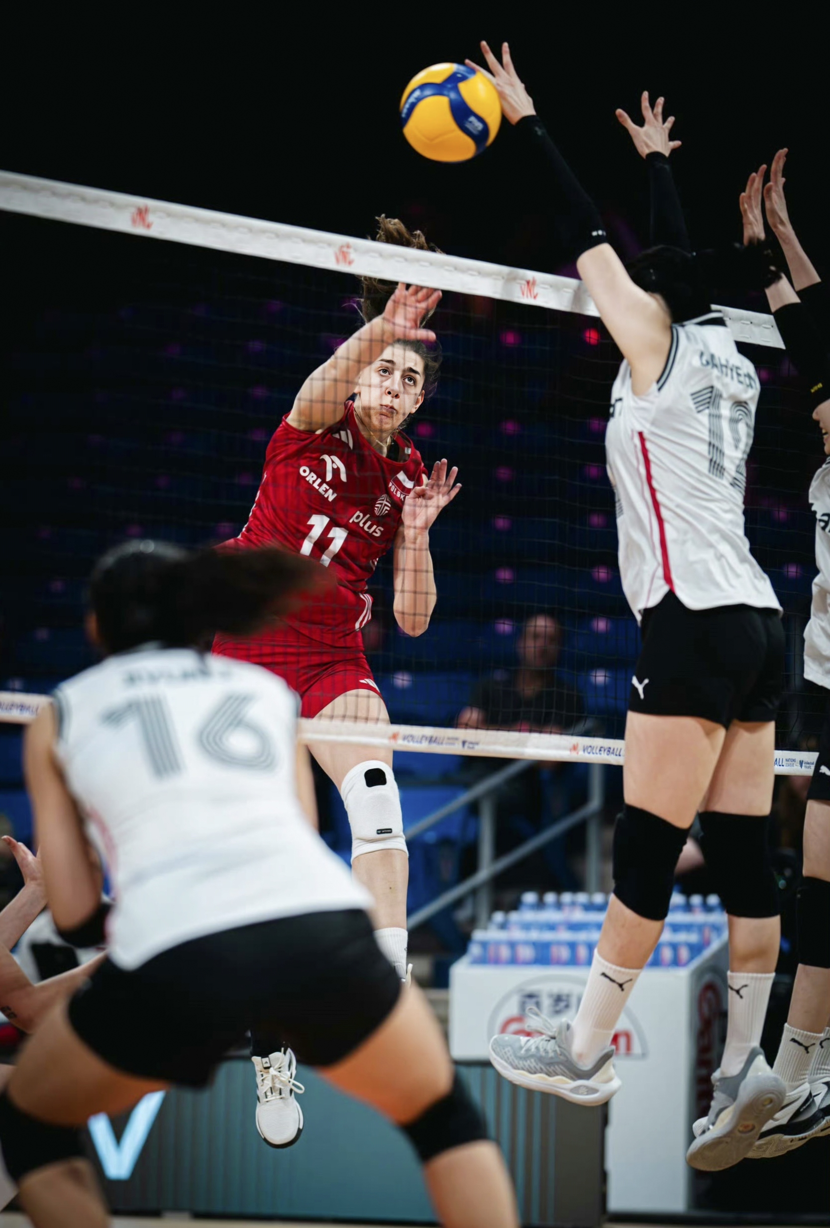 波兰国家队在客场比赛中实现绝地反击