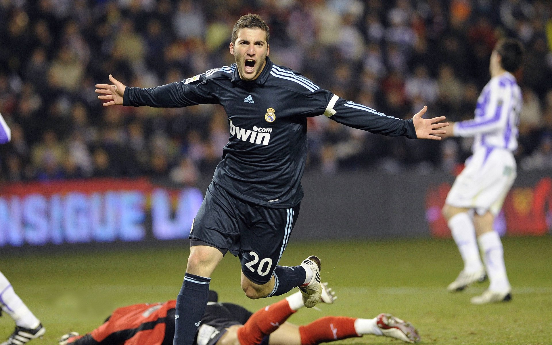 蒂亚戈独造三球引爆全场，塞维利亚3-0完胜卡塔尔展现欧陆统治力