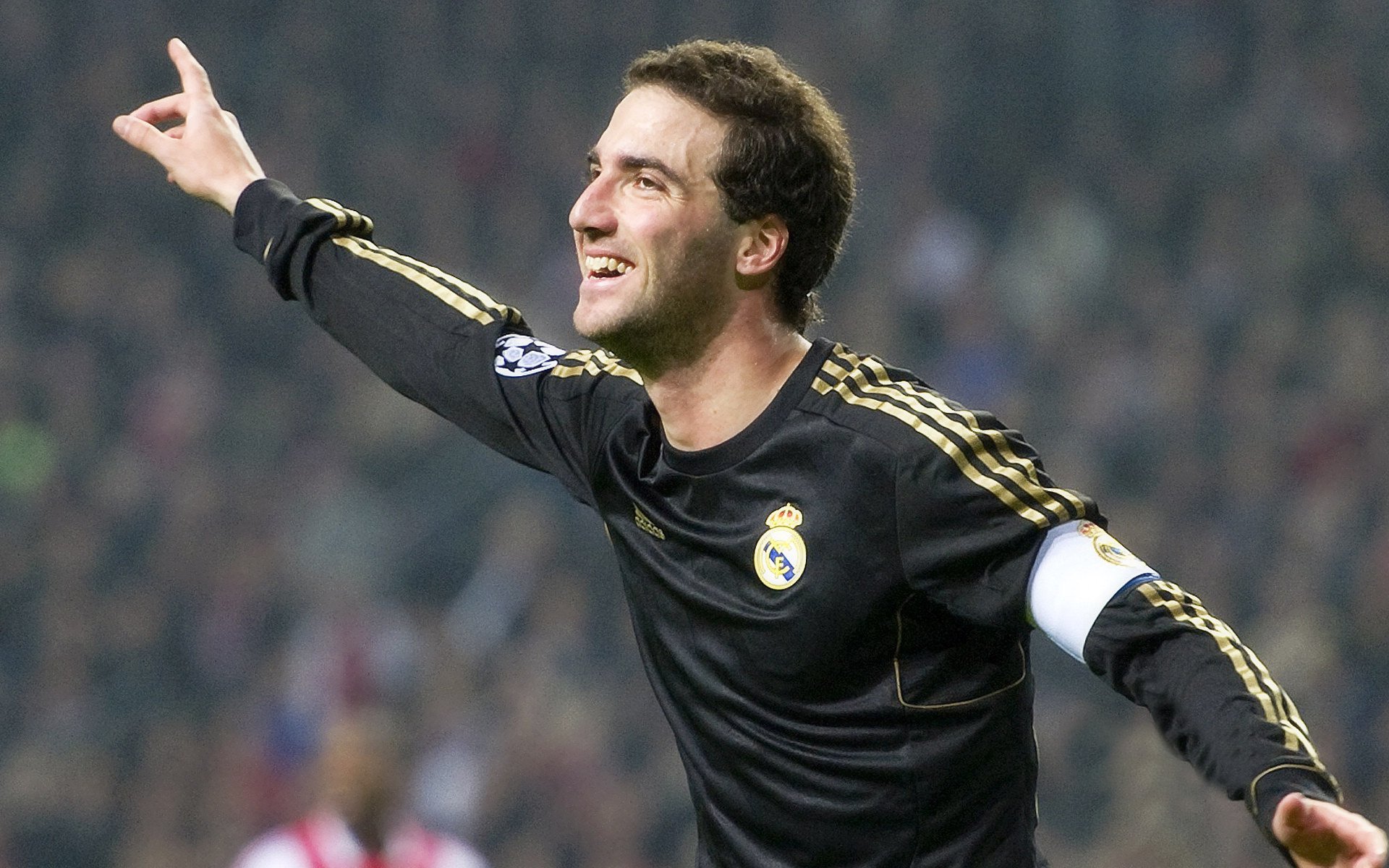 黄喜灿里程碑之夜，安哥拉淘汰赛逆袭多特蒙德，书写亚洲足球新篇章