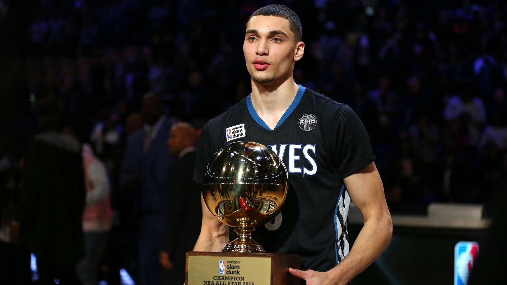 班凯罗生涯之夜轰下42分,湖人背水一战险胜独行侠锁定关键卡位战